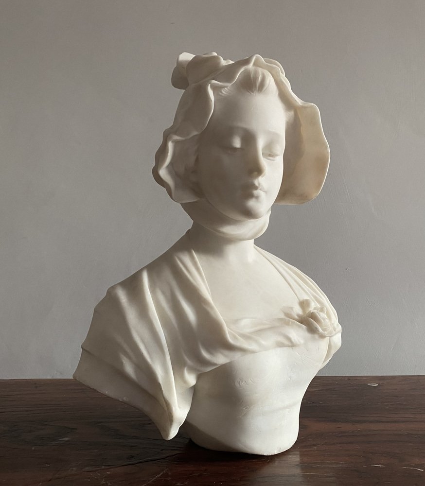 Grazile Girl Sculpture in Alabaster, 1800s