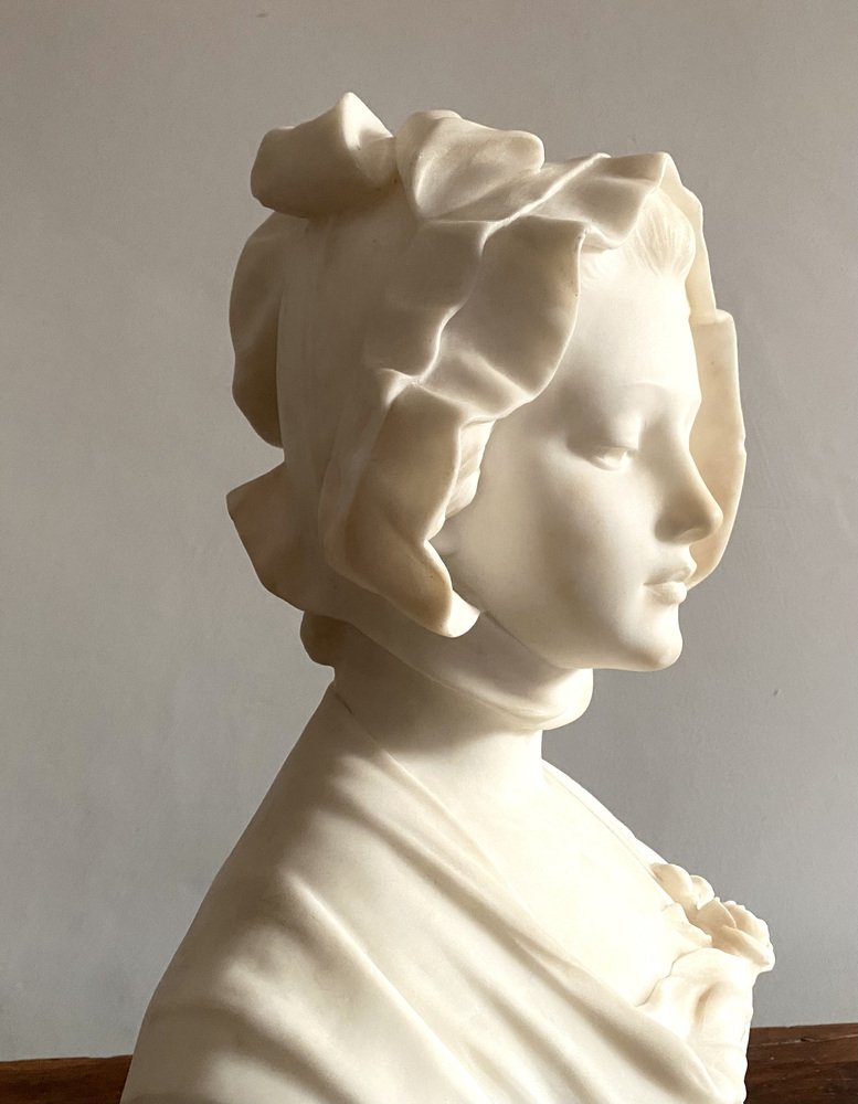 Grazile Girl Sculpture in Alabaster, 1800s