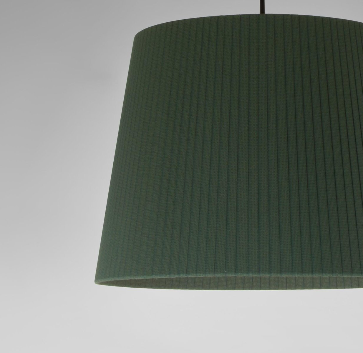 Green Sísísí Cónicas Gt3 Pendant Lamp by Santa & Cole