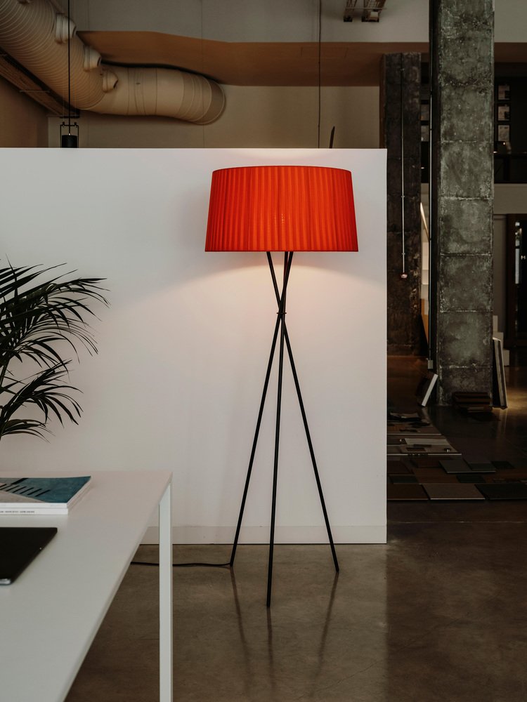 Green Trípode G5 Floor Lamp by Santa & Cole