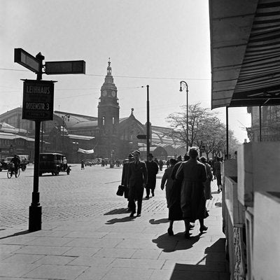 Hamburg Main Station With Passers By, Germany 1938, Printed 2021-DYV-992035