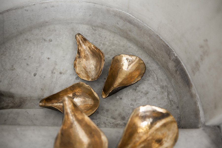 Hand-Casted OYSTER Paperweight / Solid Bronze / Golden Patina by Sarah-Linda Forrer