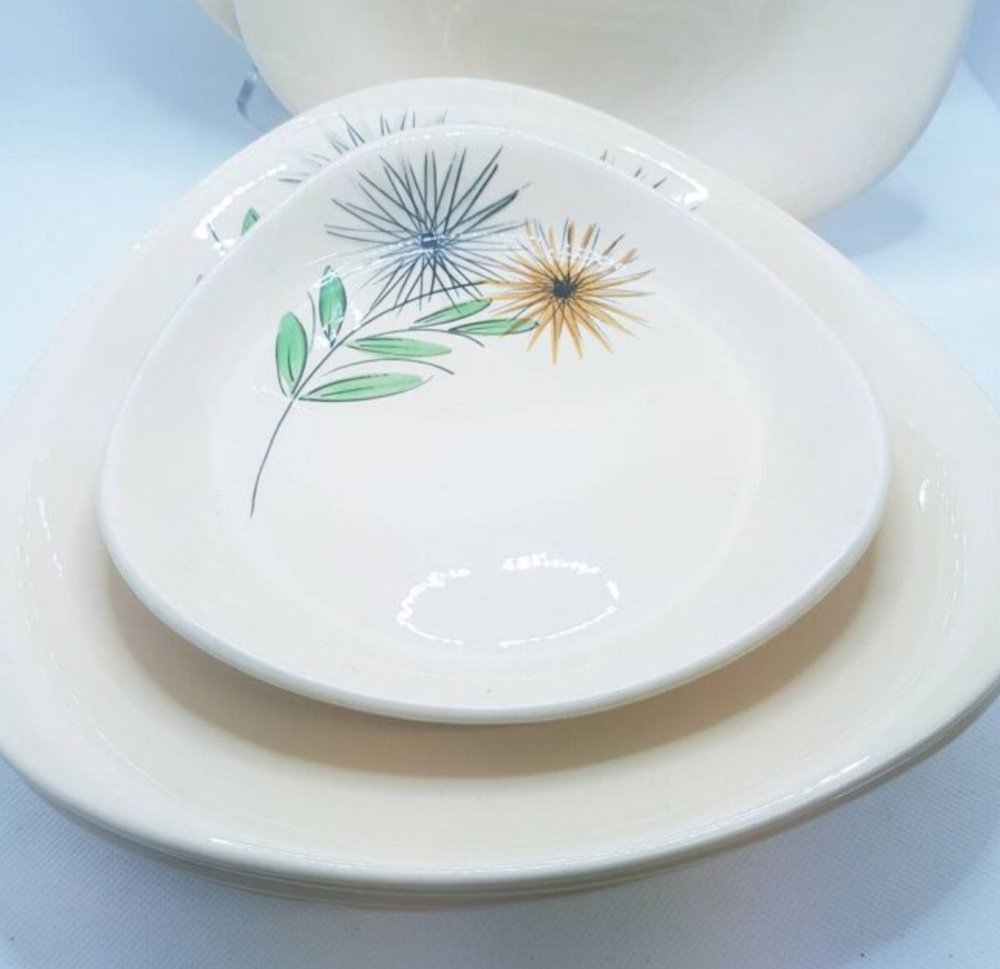 Hand Painted Abstract Dinner Set from St Clément, France, 1960s, Set of 9