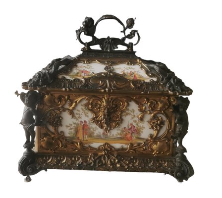 Hand-Painted Limoges Ceramic Treasure Box-GEL-1797295