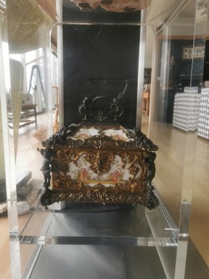 Hand-Painted Limoges Ceramic Treasure Box-GEL-1797295