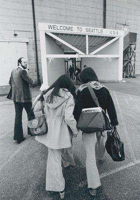 Henry Grossman, George Harrison, Black and White Photograph, 1970s, 25,4 X 21.1 Cm 1970s, Brass-DYV-1436938