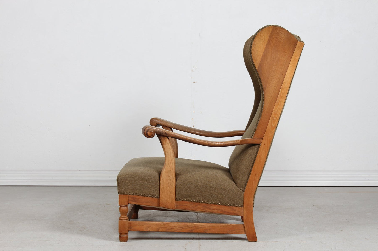 High Back King Chair in Oak with Greenish Wool by Axel Einar Hjorth, Denmark, 1940s