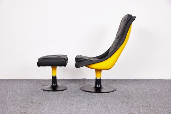 High-Gloss Varnishing Fiberglass and Leather Lounge Chair and Ottoman by Peter Ghyczy, 1970s , Set of 2-XCG-1326245