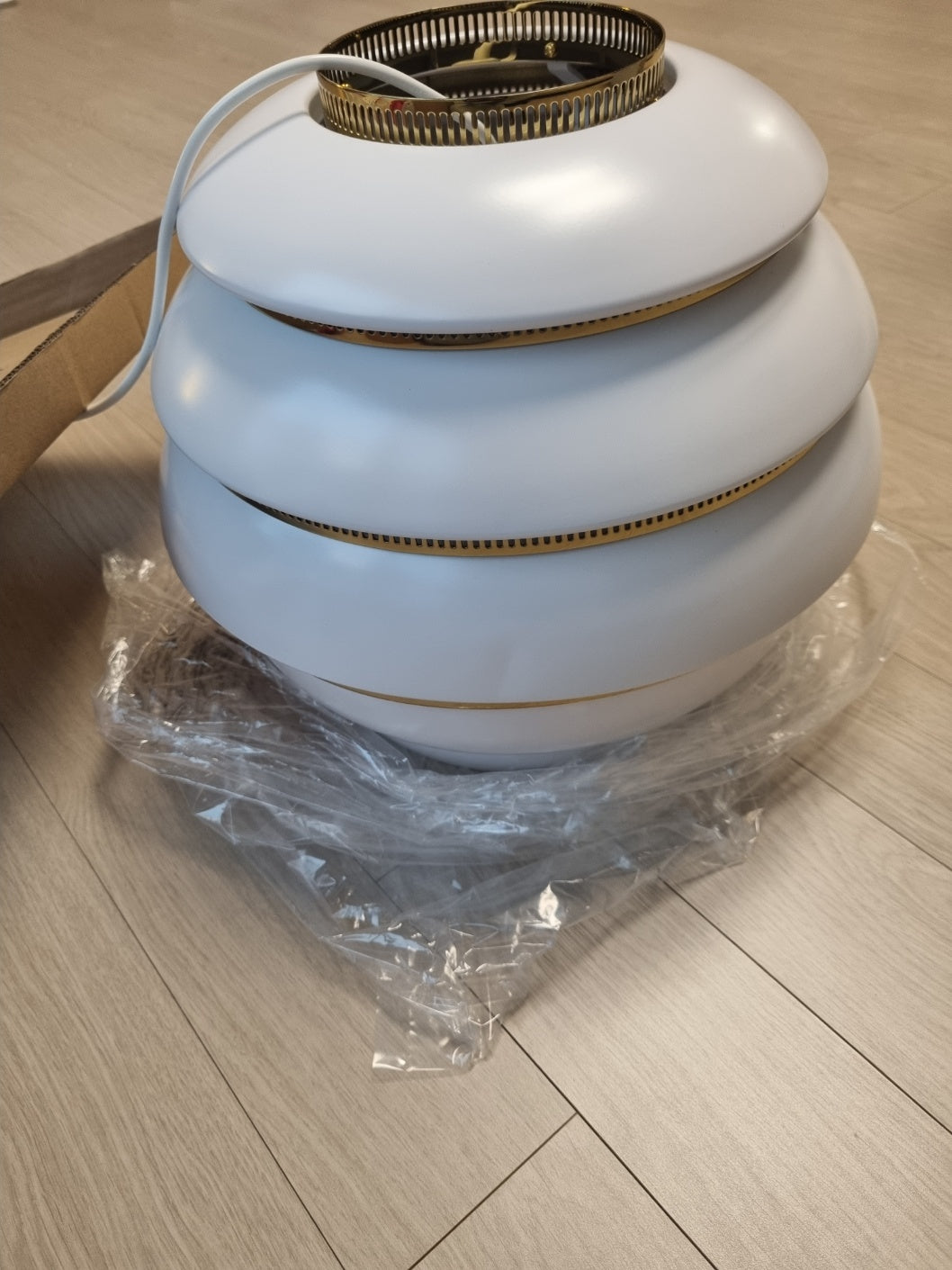 [국내재고/B급] A331 “BEEHIVE“ - Aluminium pendant lamp / 쉐이드-화이트 알루미늄 / 링-브라스