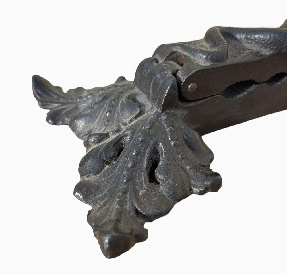 Iron Stopper with Snake Decor