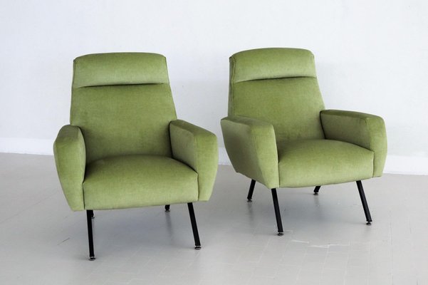 Italian Armchairs in Green Velvet, 1960s, Set of 2-VNE-966128