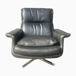 Italian Black Leather Swivel Chair in the style of Minotti, 1970s-QVY-1812786