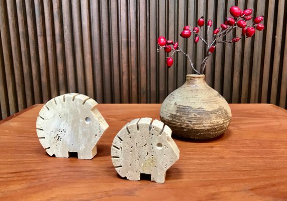 Italian Brutalist Travertine Hedgehog Figurines or Table Sculptures from Fratelli Mannelli, 1970s, Set of 2-JP-965100