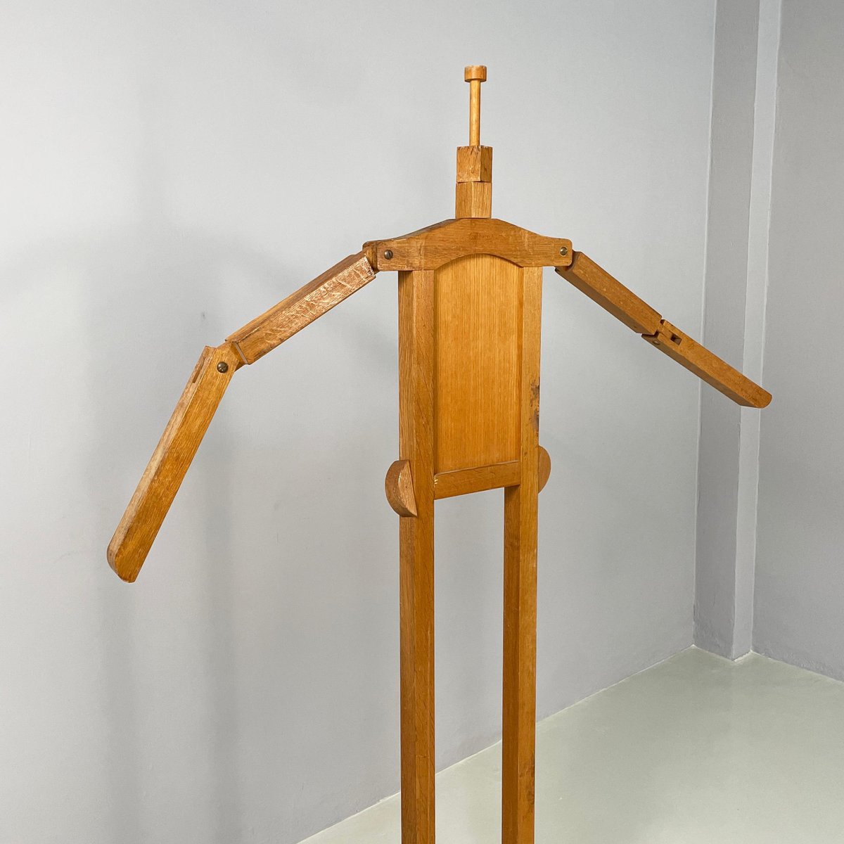 Italian Modern Wooden Valet Stand with Hat Holder by Berodesign Cacharel, 1980s