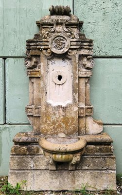 Italian Vertical Wall Fountain in Limestone, 1900s-FDW-2019665