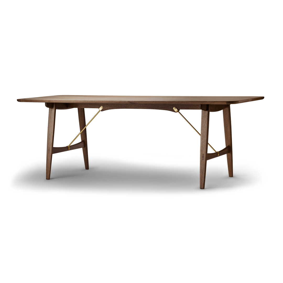 BM1160 | Hunting Table by Carl Hansen & Søn #Walnut / Oiled / Brass