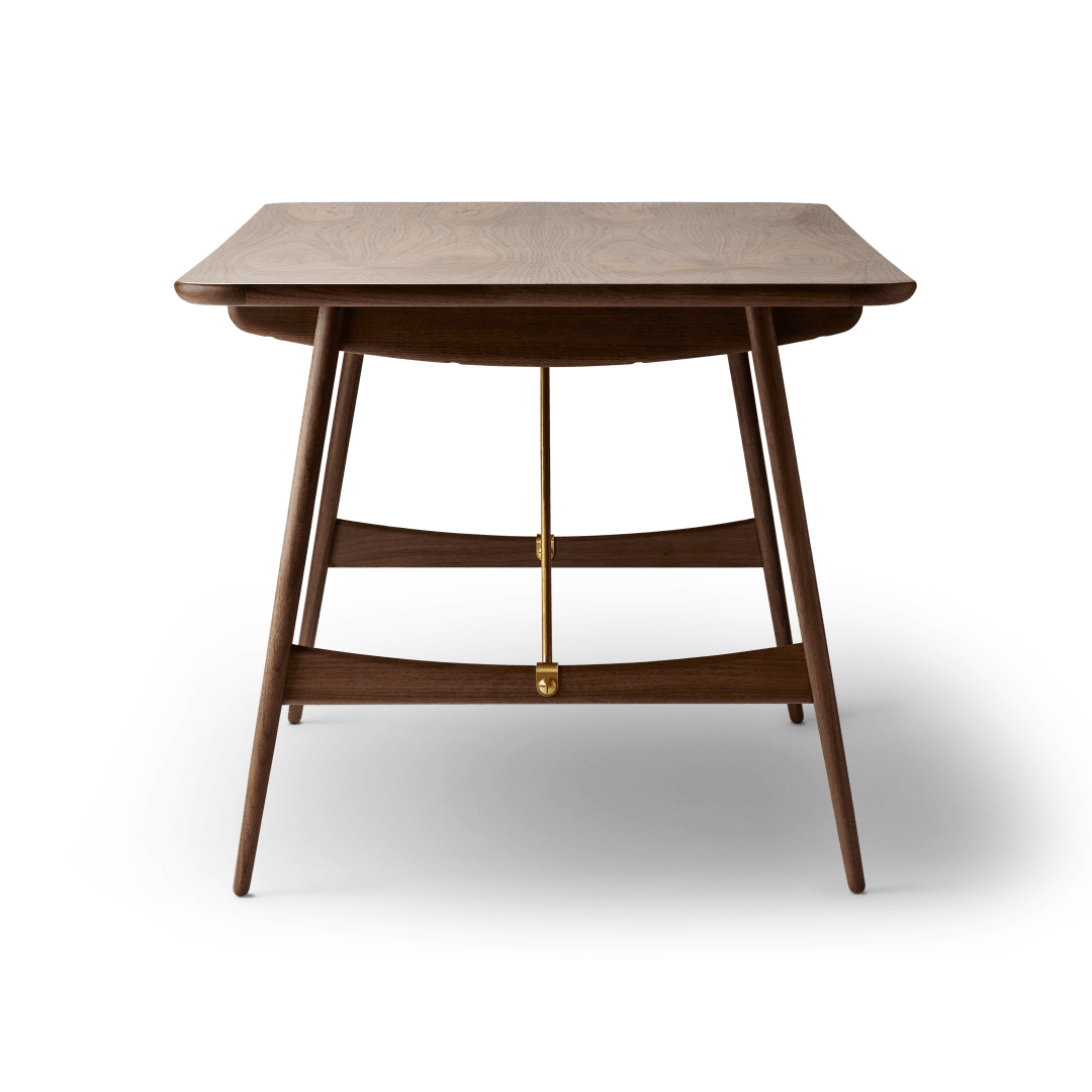 BM1160 | Hunting Table by Carl Hansen & Søn #Walnut / Oiled / Brass