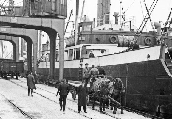 Karl Heinrich Lämmel, Cargo Quay Near the Bridge at the Harbor, Germany, 1934, Photograph-DYV-1073500