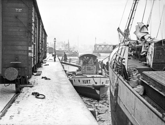 Karl Heinrich Lämmel, View to the Old Railway Bridge at Koenigsberg, Germany, 1934, Photograph-DYV-1073497