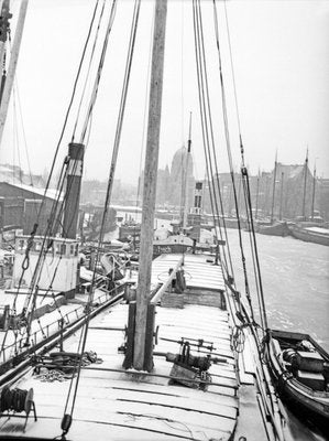 Karl Heinrich Lämmel, Wintertime at River Pregel with Ship, Germany, 1934, Photograph-DYV-1073493