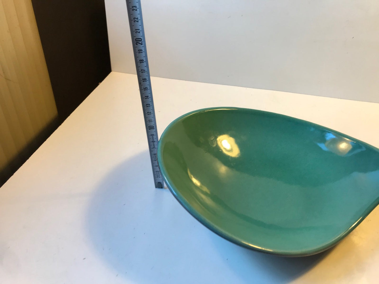 Kidney-Shaped Ceramic Dish by Peter Hansen for Mørkøv, 1950s