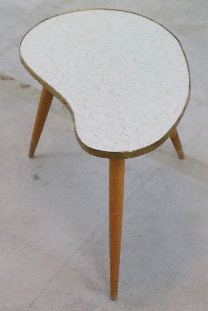 Kidney-Shaped Plant Table