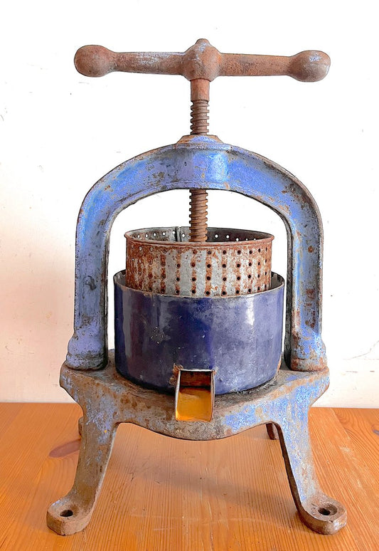 Kitchen Press in Cast Iron