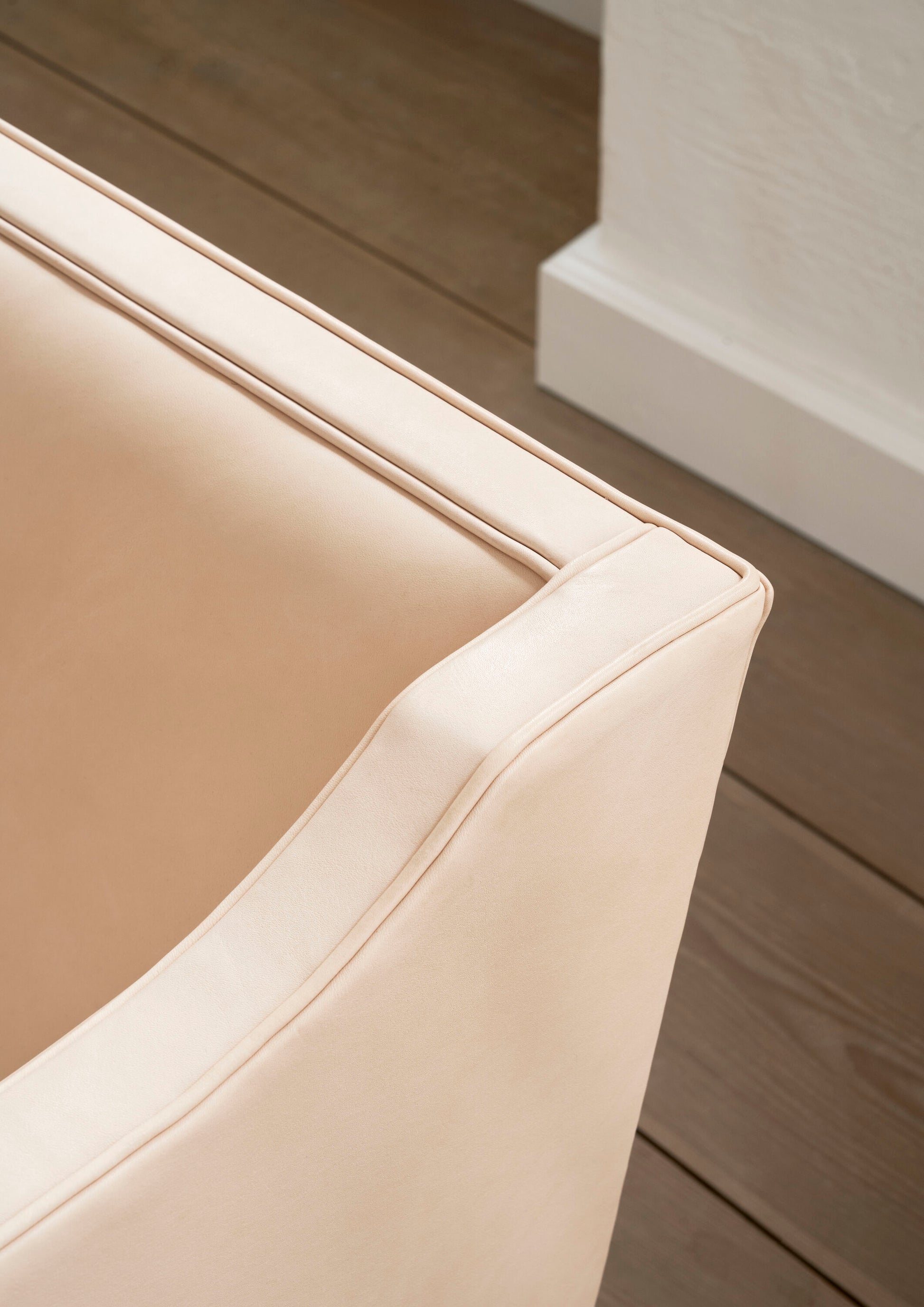 KK41181 SOFA WITH HIGH SIDES