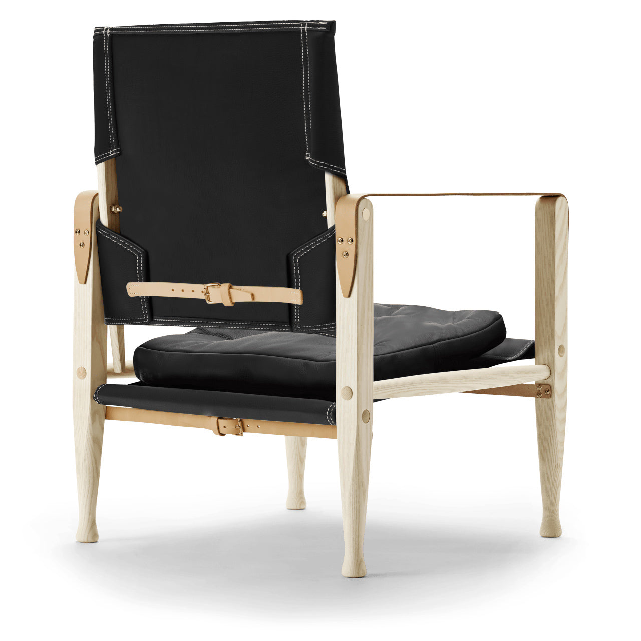 KK47000 | Safari Chair by Carl Hansen & Søn #White oiled ash / Leather Thor 301 / Saddle leather