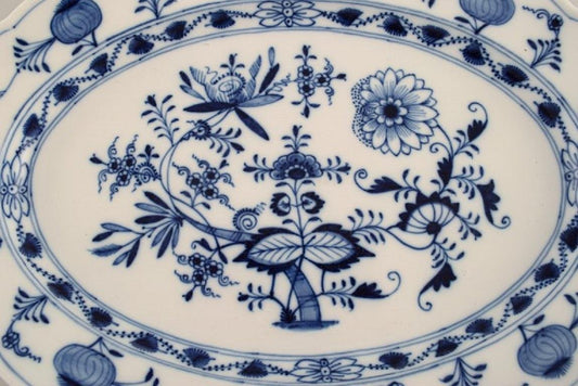 Large Antique Blue Onion Serving Dish in Hand-Painted Porcelain from Meissen