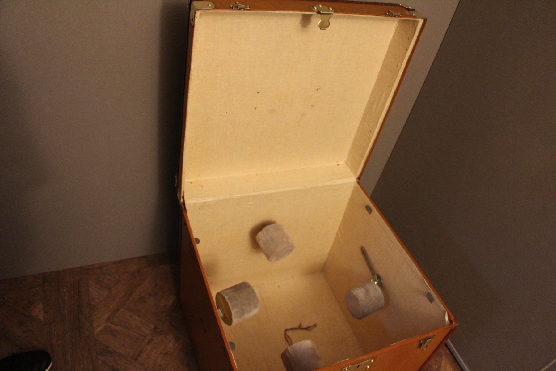 Large French Light Brown Canvas Cube-Shaped Hat Trunk, 1930s