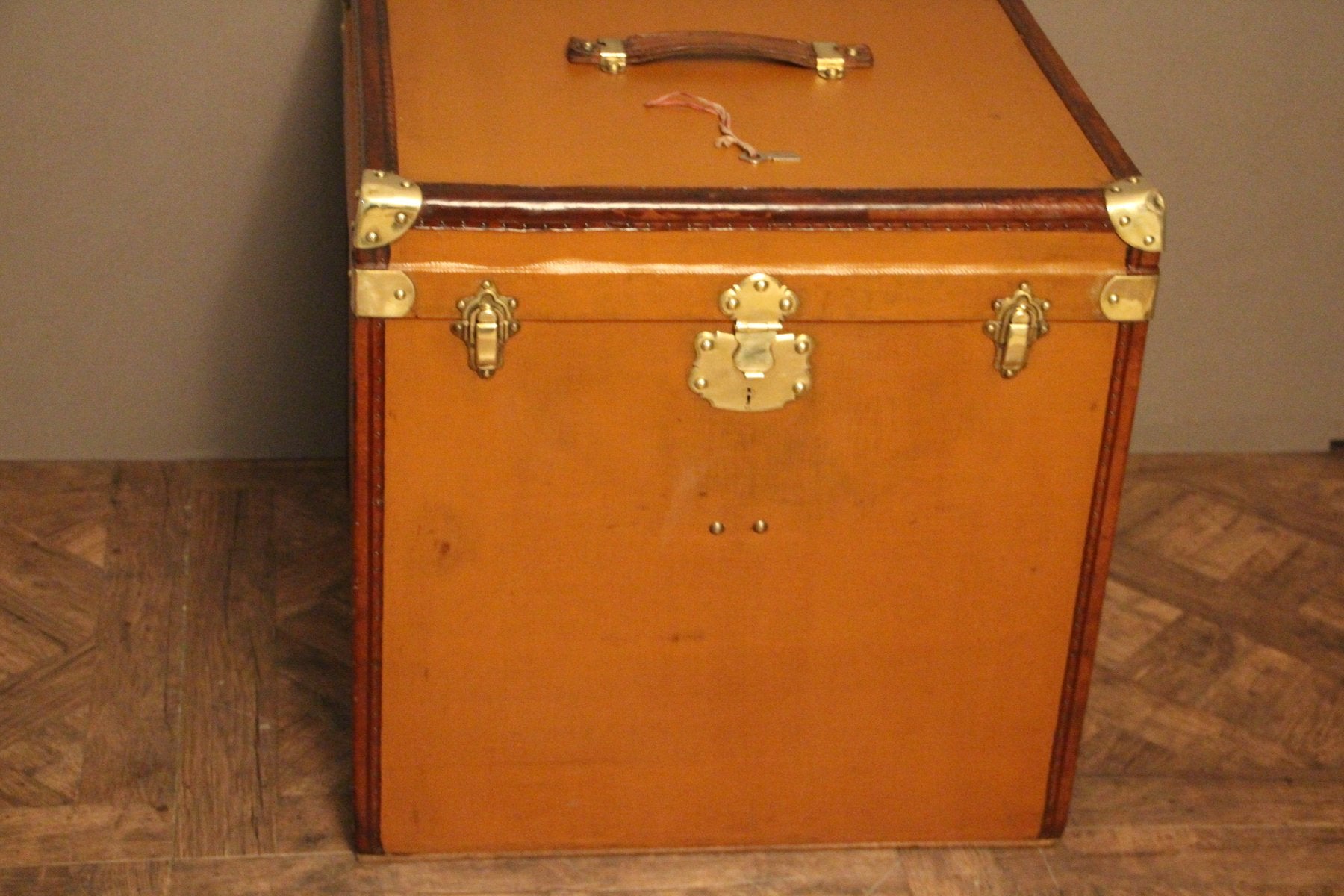 Large French Light Brown Canvas Cube-Shaped Hat Trunk, 1930s