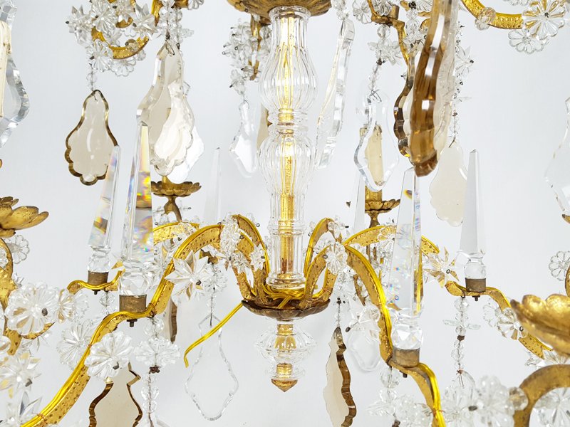 Large Italian Gold Leaf Metal and Faceted Crystal 12-Light Chandelier, 1930s