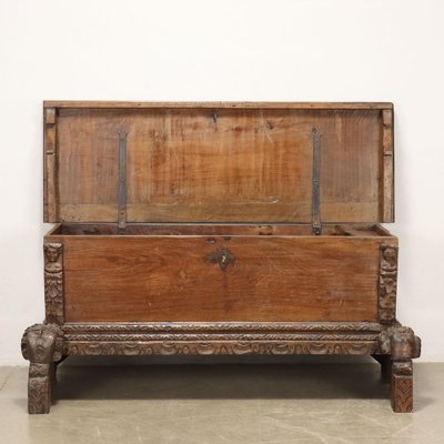 Large Spanish Walnut Chest-VMM-2039187