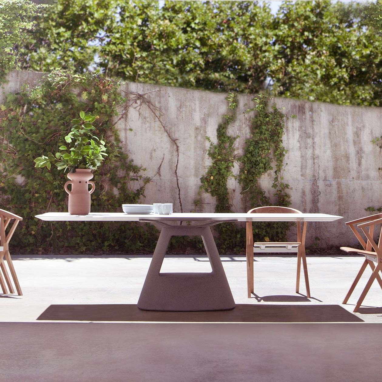 TABLE B 120 - Rectangular Concrete dining table