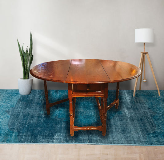 Late 17th Century Dining Table in Solid Elm with Spool Legs