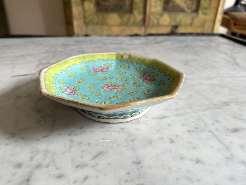 Late Qing Dynasty Chinese Standing Bowl