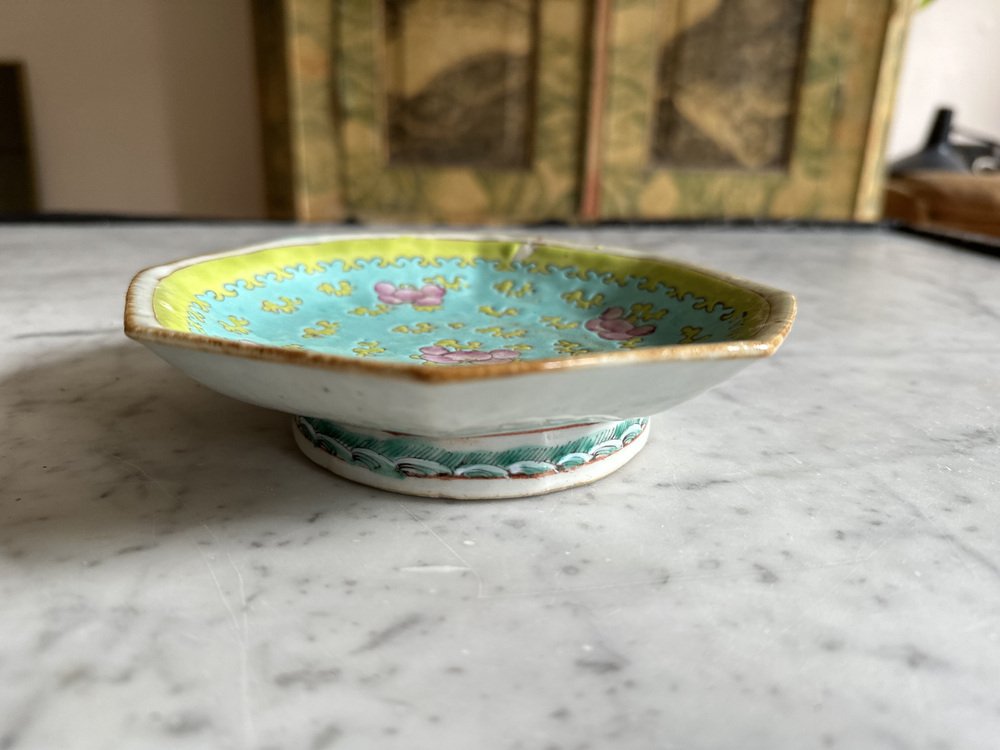 Late Qing Dynasty Chinese Standing Bowl