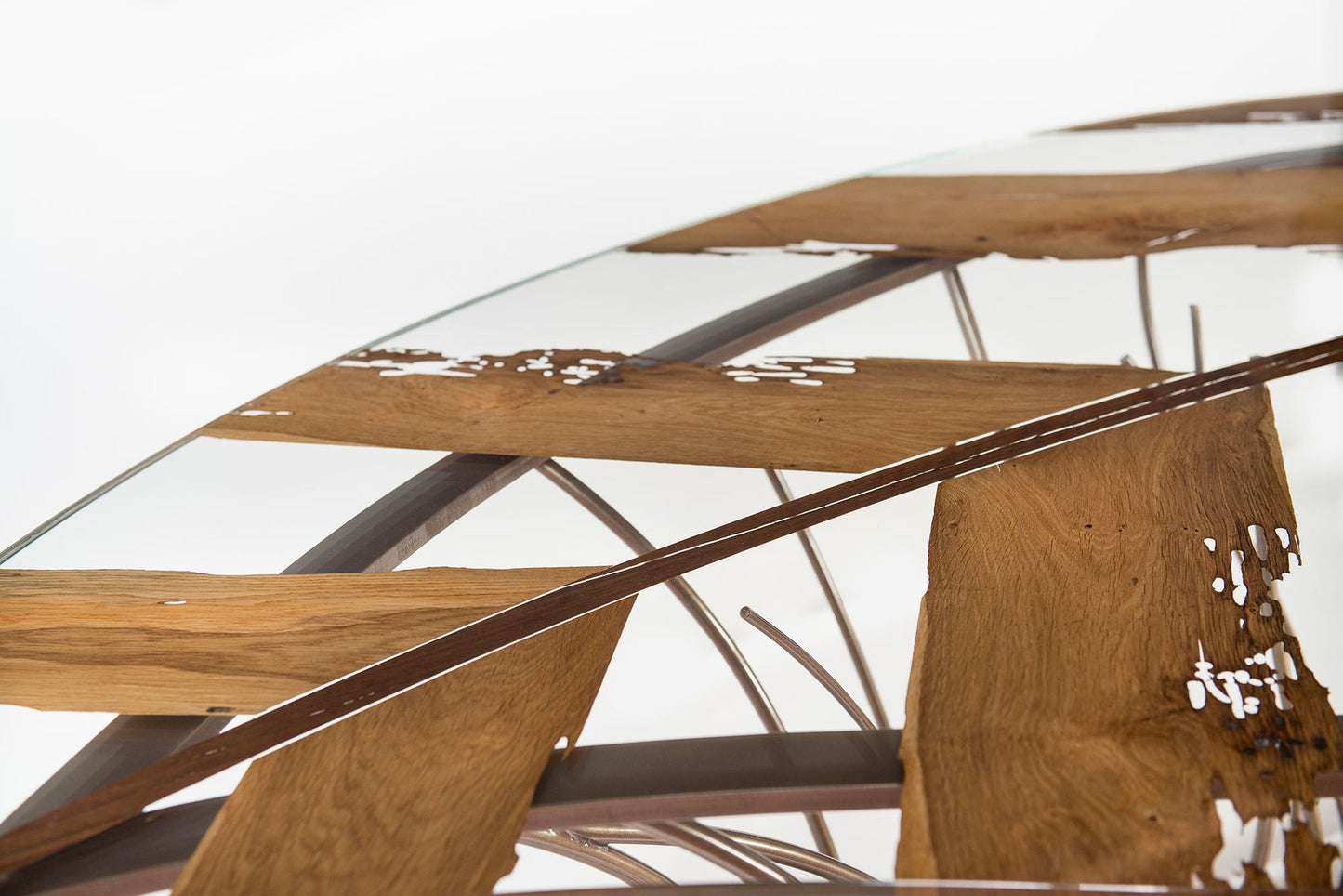 Leaf Venezia Table in Tempered Glass & Oak from VGnewtrend, Italy