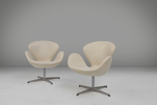 Leather Swan Chairs by Arne Jacobsen for Fritz Hansen, 2006, Set of 2-YSY-1785000