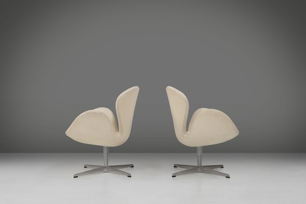 Leather Swan Chairs by Arne Jacobsen for Fritz Hansen, 2006, Set of 2-YSY-1785000