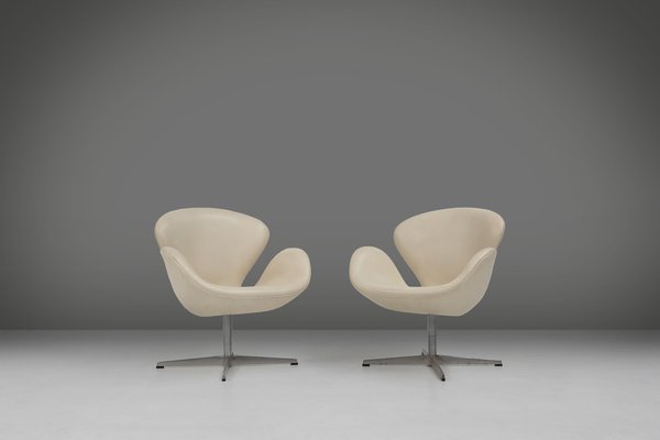 Leather Swan Chairs by Arne Jacobsen for Fritz Hansen, 2006, Set of 2-YSY-1785000