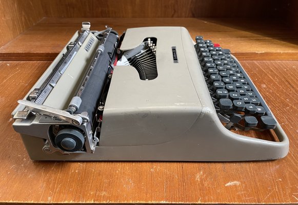 Lettera 22 Typewriter from Olivetti-BNU-1276620