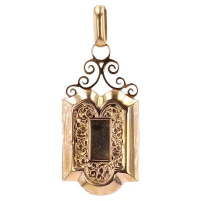 Little Antique French Chiseled Medallion in 18K Rose Gold-OLU-1229991