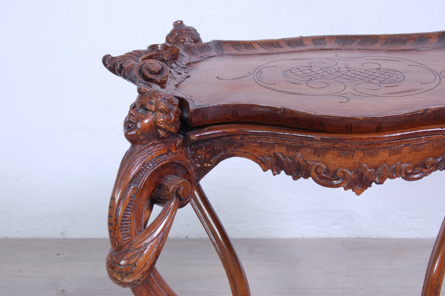 Living Room Tea Table with Tray in Carved Walnut, 1800s