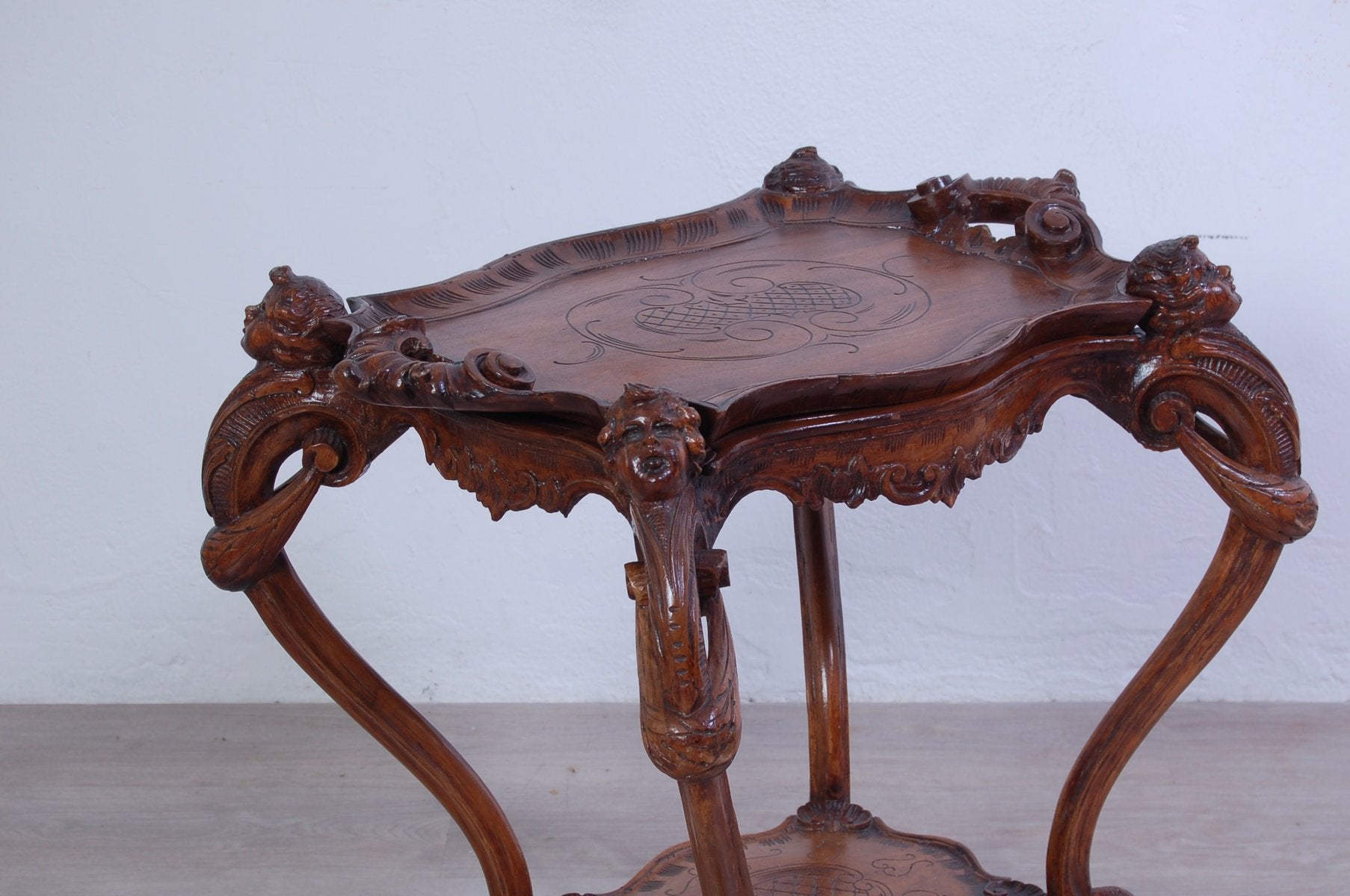 Living Room Tea Table with Tray in Carved Walnut, 1800s