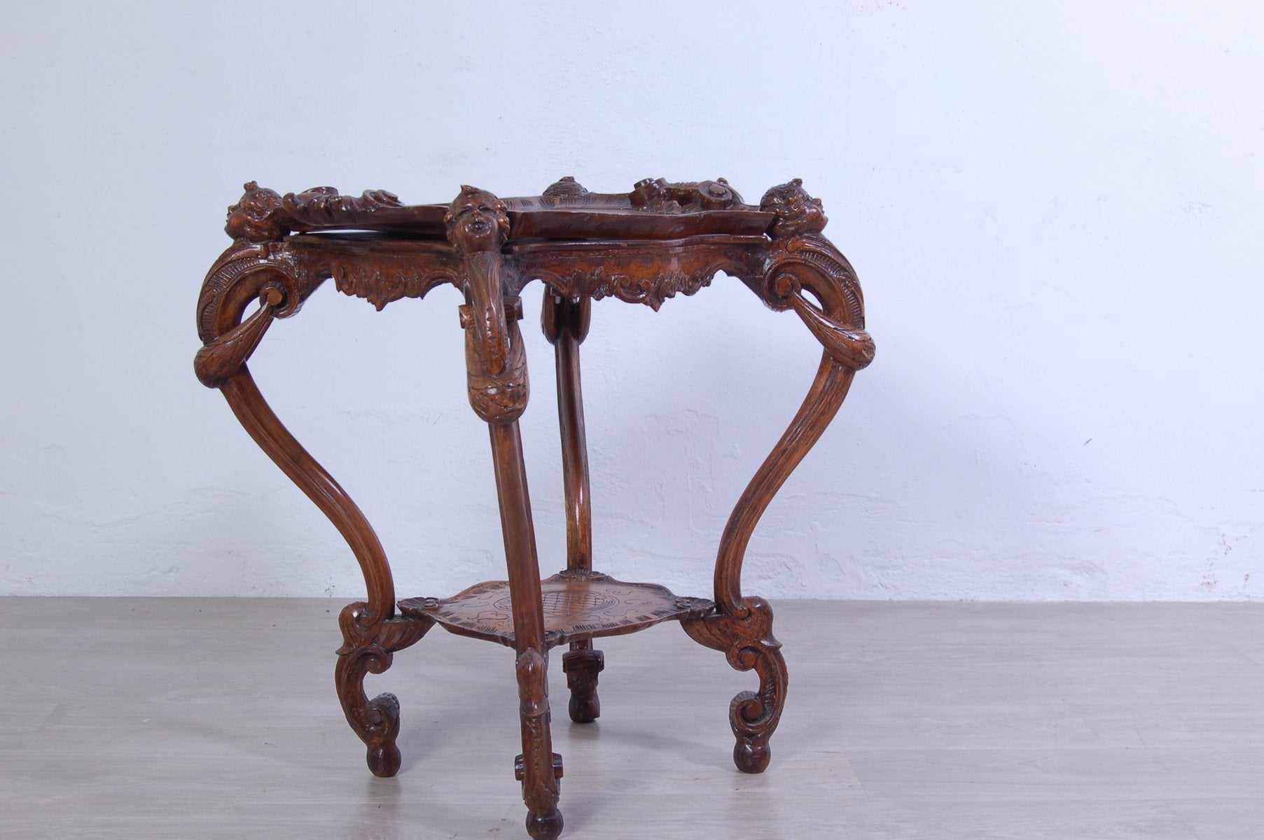 Living Room Tea Table with Tray in Carved Walnut, 1800s