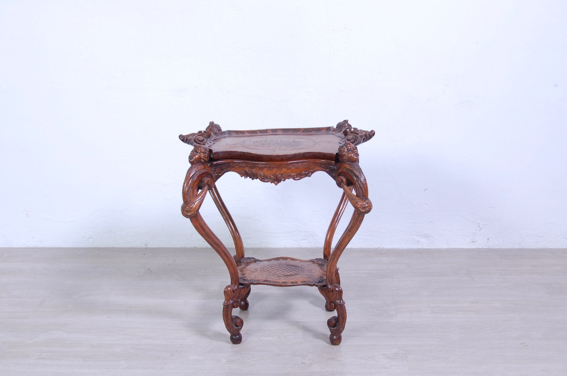 Living Room Tea Table with Tray in Carved Walnut, 1800s