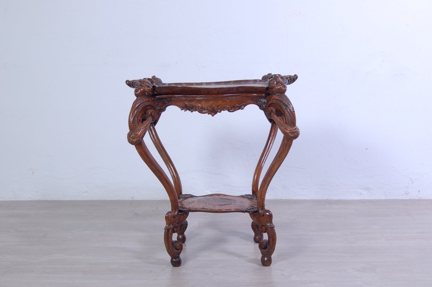 Living Room Tea Table with Tray in Carved Walnut, 1800s