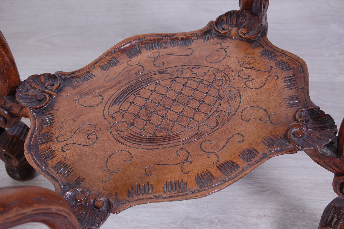 Living Room Tea Table with Tray in Carved Walnut, 1800s